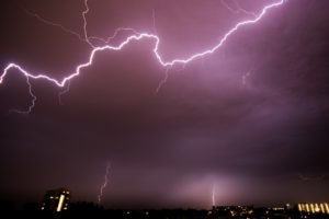 lightening-943272_1280